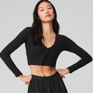 ALO YOGA Ribbed Cropped Whisper
Cardigan Long Sleeve Button Crop Top Tee
Black S